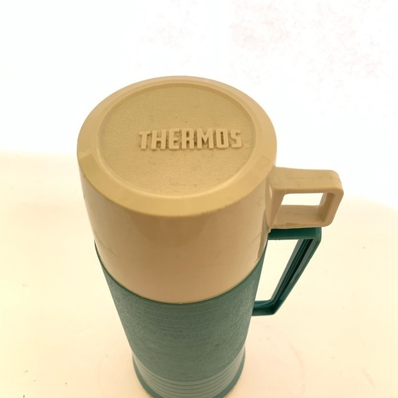 Vintage Retro Thermos Aladdin's Blue & Cream Pint Size with Handle & Cup Lid - Picture 2 of 11